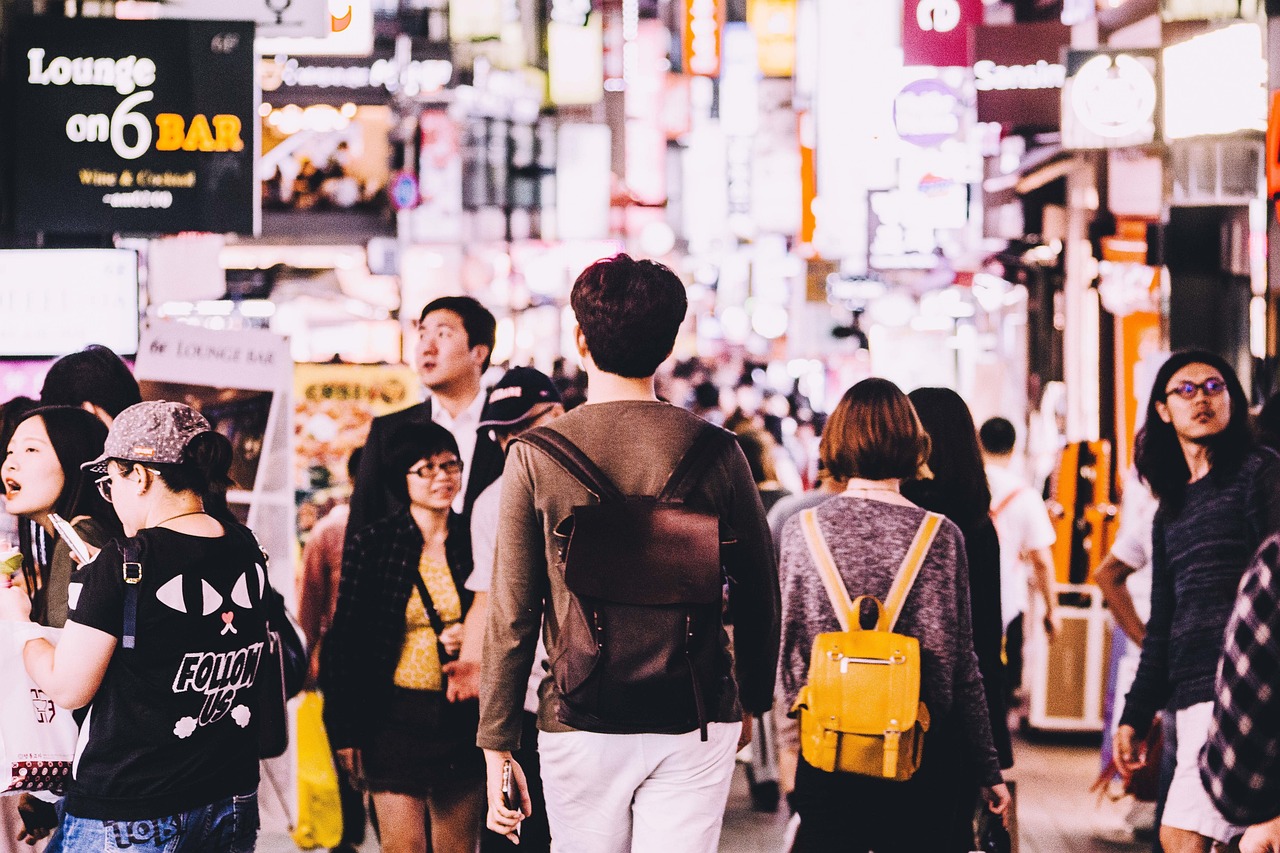 震撼的偶遇，男生与七胞胎的商场奇遇